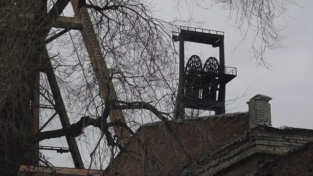 Headframe, Coal mine