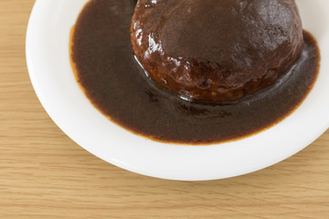 ハンバーグ　デミグラスソース