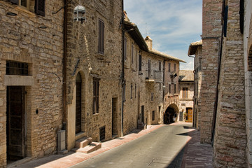 Fototapeta na wymiar Narrow street in Assisi, Italy