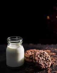 Chocolate chip cookies with milk