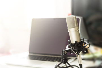 microphone condenser for recording music and vocals in the studio