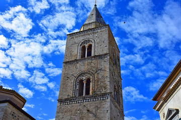 Italia, Basilicata, Melfi. Città costituita da un centro storico di aspetto medievale. Campanile  monumentale normanno del 1153.