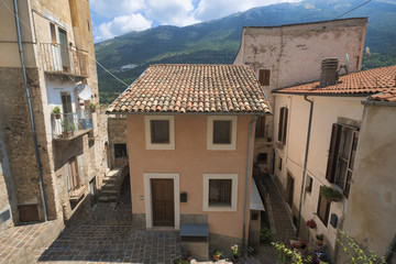 Pettorano sul Gizio (Abruzzi, Italy), historic village