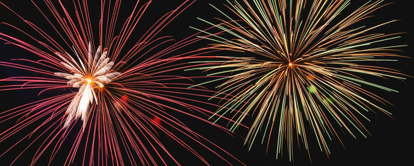 Obraz premium Panoramic Close-up Colorful Fireworks at Night, on black background
