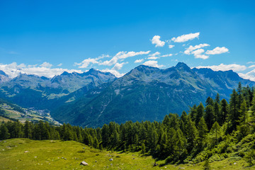 Obraz premium Beautiful forest, mountainscape and blue cloudy sky scenery
