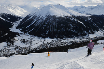 Fototapeta na wymiar Swiss Alps, Wintersport Davos City, Parsenn, Dischmatal | Bergbahnen, Winterlandschaft, Parsenn, Dischmatal, Davos
