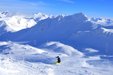 Fototapeta na wymiar Swiss Alps: Wintersport-City Davos | Schweizer Alpen: Wintersportregion Davos, Skigebiet Parsenn-Weisfluhjoch