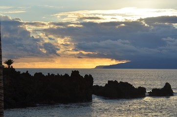 En fin de journée, vue de l'île La Gomera depuis  l'île de Ténérife, archipel des Canaries