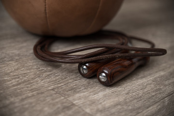 Vintage Sprungseil mit Medizinball