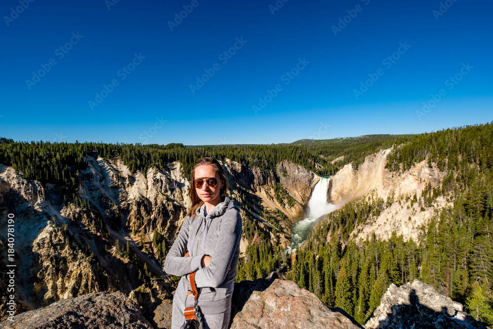 Wall mural Tourist overlooking waterfall in Yellowstone