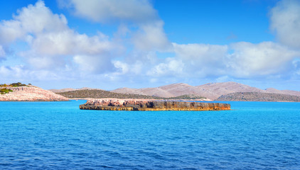 plaisance au milieu des  îles Cornaties