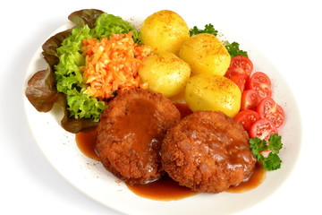 kotlet mielony z ziemniakami surówką i pomidorem