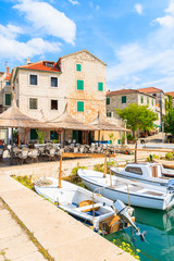 Naklejka premium Łodzie rybackie w porcie Postira na wyspie Brač w Chorwacji