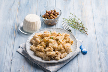 pasta  with ricotta and black olive