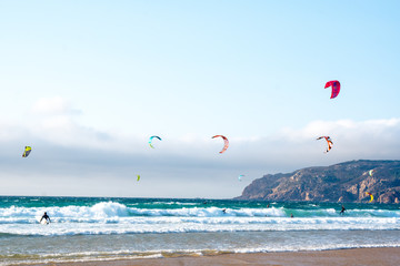 Kite Surfer haben Freude am Meer