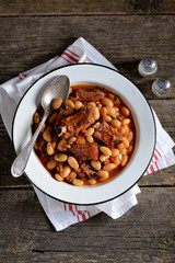 White beans stewed with smoked ribs, onions, carrots, garlic, red paprika, tomatoes and parsley.