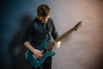 Obraz premium Young man playing electric guitar