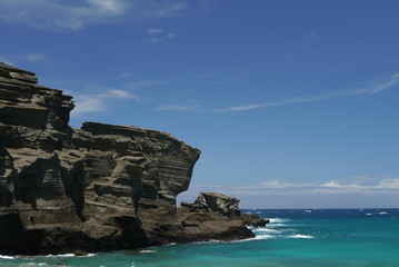 Fototapeta na wymiar Steep cliffs at Papakolea Green Sand beach on Big Island, Hawaii