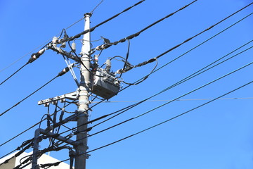 青空と電柱