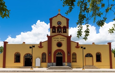 Die berühmte historische Kirche Saint Lazarus in Havana Cuba  - Serie Cuba Reportage - 184114371