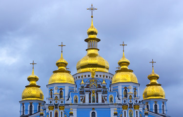 Fototapeta na wymiar Gilding the dome of the Orthodox cathedral against the blue sky