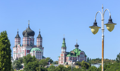 Obraz premium Gilding the dome of the Orthodox cathedral against the blue sky