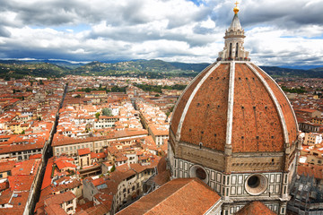 Fototapeta na wymiar View of the dome of Florence Cathedral and the Florence city in the background .
