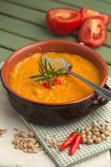 Zuppa di farro e ceci con rametto di rosmarino e peperoncino, piatto tradizionale della cucina italiana 