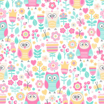 Vector seamless pattern with owls and flowers. Cute childish background with hand drawn birds, plants and berries. On white backdrop.  Pastel colors.