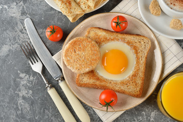 Egg baked in bread