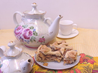 Фарфор, обои,заставка, чаепитие, еда, пирог, вкусное, сладости, посуда,  чайник, чашка,,  завтрак, полдник,утро, белый,