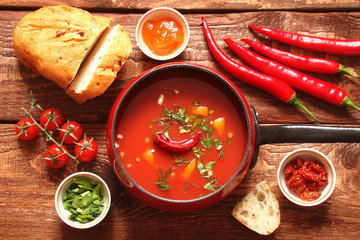 tomato soup with chilli peppers, sweet peppers, garlic, herbs and spices with toast