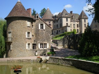 Fototapeta na wymiar Château Couches - ein Märchenschloss im Burgund