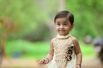 Fototapeta premium indian flag in child hand