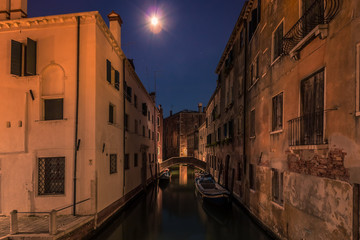 Fototapeta na wymiar Moon over Venice