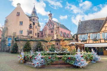 Village d'Eguisheim en décembre à Noël en Alsace, France - obrazy, fototapety, plakaty
