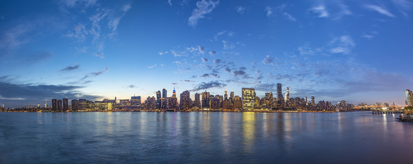 Obraz premium skyline of New York in dawn