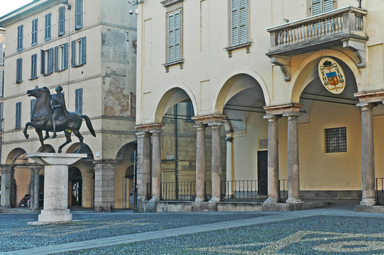 Pavia, piazza del Duomo