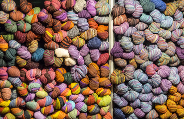 Gomitoli di lana colorata