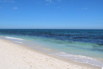 Fototapeta na wymiar Sandy beach of Cottesloe Beach at Indian Ocean in summer, Western Australia