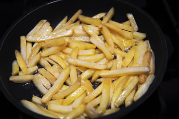 Pommes in der Pfanne