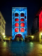 Plexiglas keuken achterwand Artistiek monument Porta Torre, Como monuments illuminated in Christmas time, Lombardy, Italy, Europe