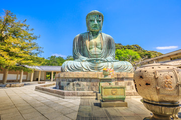 Obraz premium Kotokuin Temple, Kamakura in Kanto region, Japan. The temple is famous for Great Buddha or Daibutsu, a monumental bronze statue of Amida Buddha, one of the most famous icons of Japan.