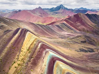 Fotobehang Hal Regenboogberg in Peru, luchtfoto