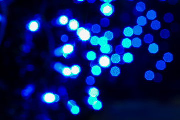 青色の玉ボケしたライト　大中小