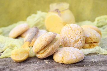 lemon biscuits and lemon cream. sweet pastries.