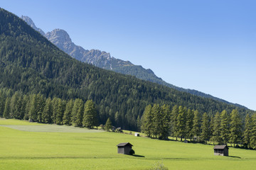 Fototapeta na wymiar Italien, Dolomiten, Hochpustertal, Naturpark Drei Zinnen, Landschaft bei Sexten.