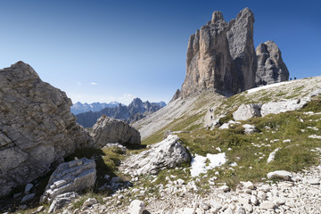 Italien, Dolomiten, Hochpustertal, Naturpark Drei Zinnen (Parco Naturale Tre Cime), die Drei Zinnen von Nordwesten aus gesehen.