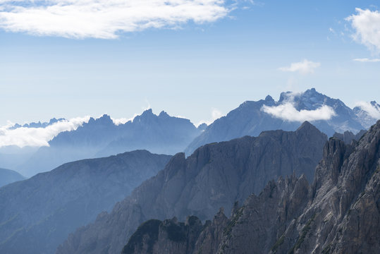 Italien, Dolomiten, Hochpustertal, Naturpark Drei Zinnen (Parco Naturale Tre Cime), Blick von der Auronzo Hütte nach Südosten.