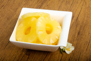 Canned pineapple